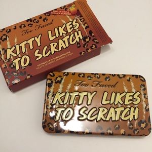 Too faced kitty likes to scratch eyeshadow palette